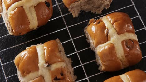 hot cross bun on baking tray 4k