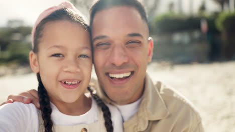 selfie, padre y niña con caras cómicas
