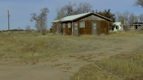 Cabaña-Abandonada-En-Ruinas-En-Las-Llanuras-Del-Norte-De-Colorado