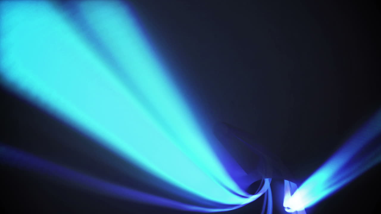 diseño de vórtice azul en negro