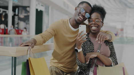 couple shopping at the mall