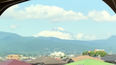 monte fuji visto desde un tren de alta velocidad