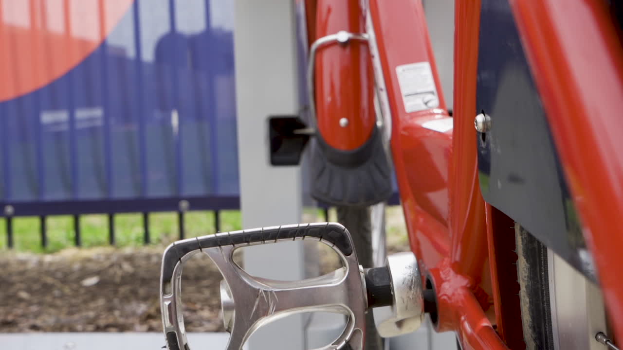 замедленная съемка педали велосипеда