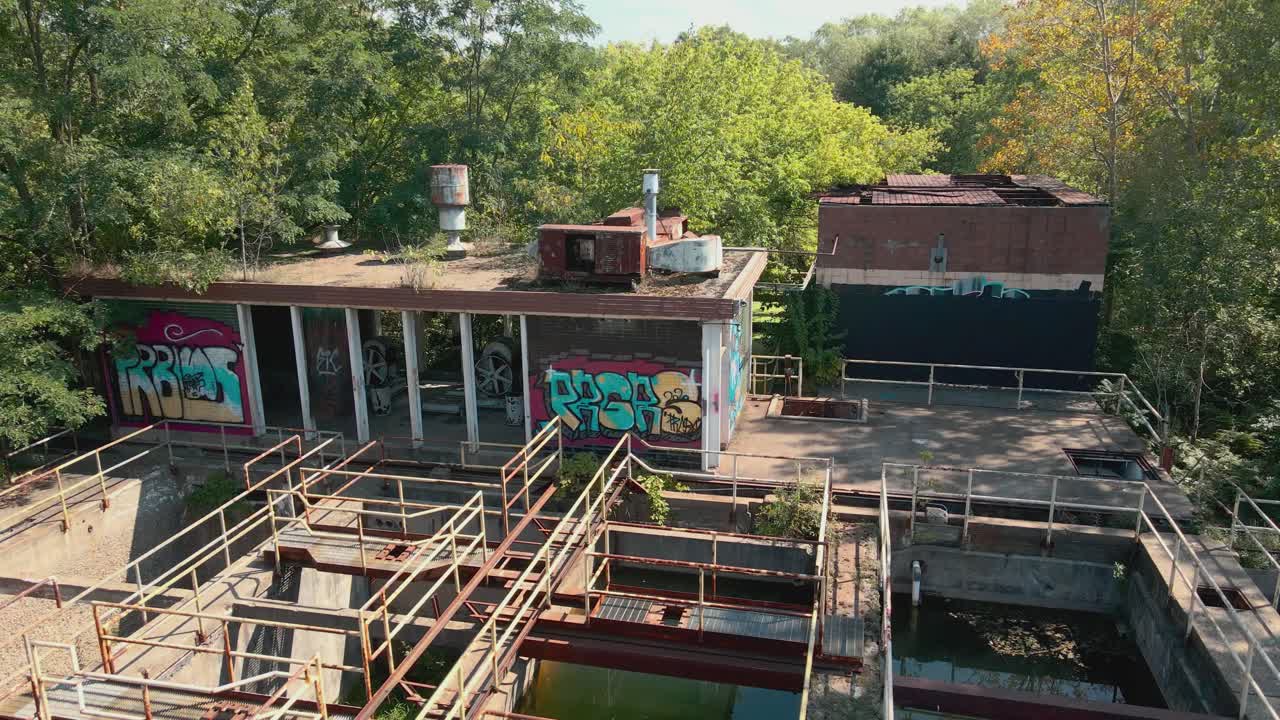 레벨을 제어하는 건물 주변 패닝