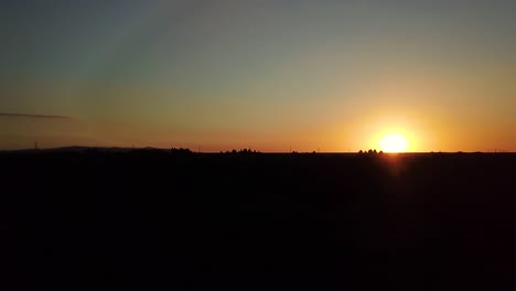 Panning-to-reveal-incredible-California-sunset