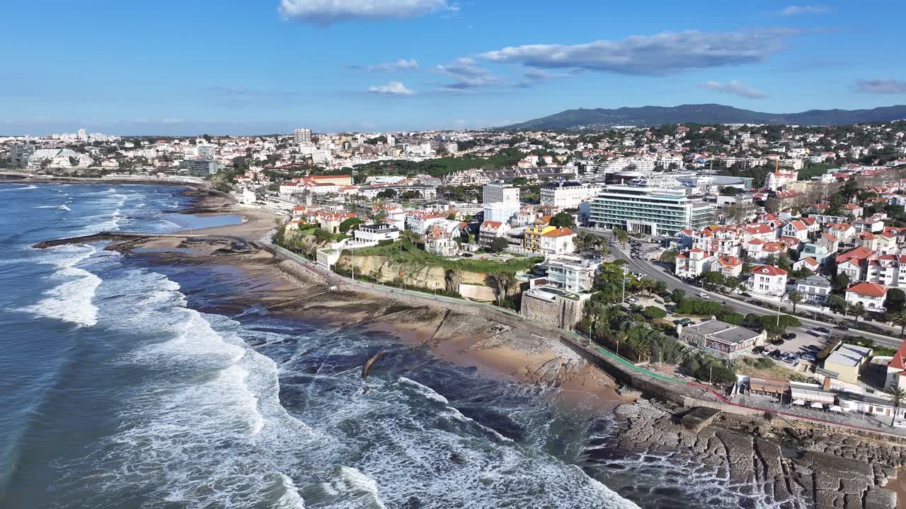 Skyline di Cascais a Cascais nel distretto di Lisbona, Portogallo. Città costiera. Paesaggio naturale. Scenario da spiaggia. Skyline di Cascais a Cascais nel distretto di Lisbona, Portogallo.
