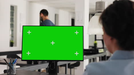 Office manager uses greenscreen on pc