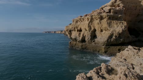 Hermoso-Océano-Atlántico-En-La-Costa-Rocosa-De-Portugal