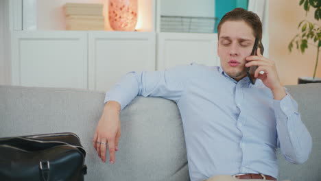 relaxed entrepreneur talks to client