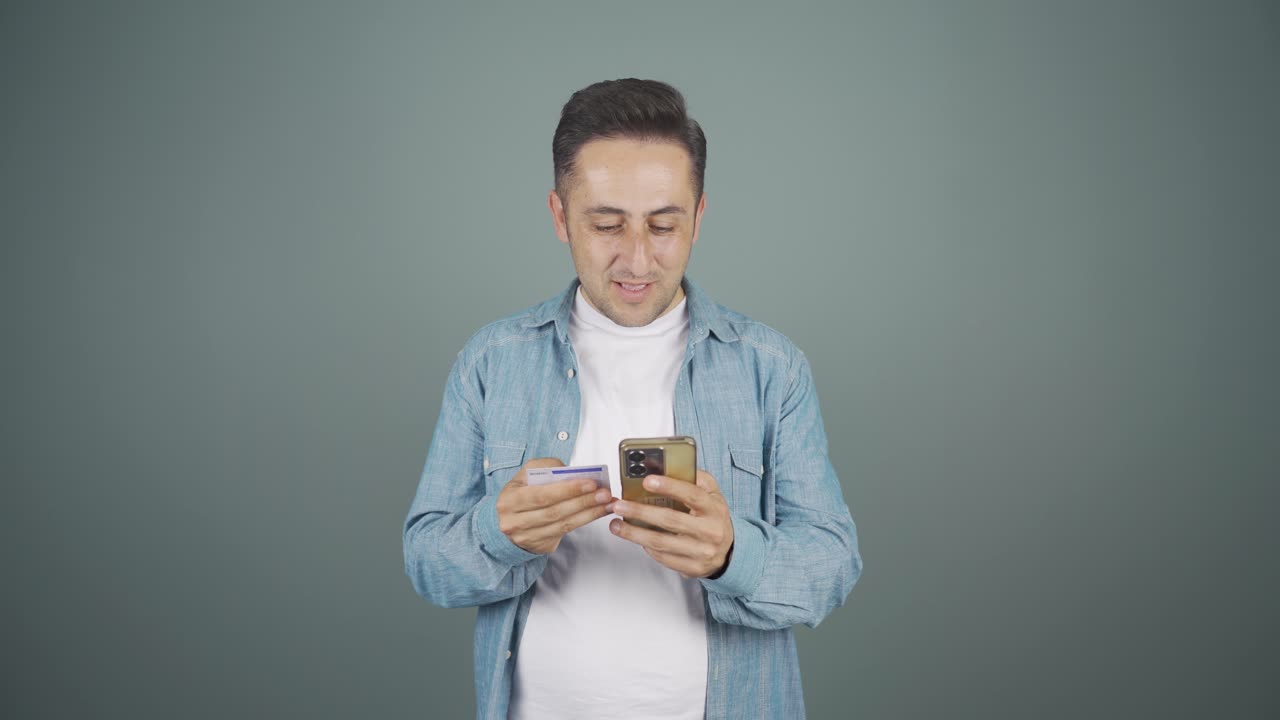 신용카드를 가진 쇼핑맨.