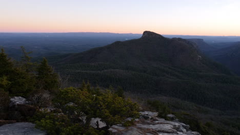 Zeitraffer-Des-Sonnenuntergangs-Im-Winter-Am-Table-Rock-Mountain,-Aufgenommen-Vom-Gipfel-Des-Nahegelegenen-Hawksbill-Mountain