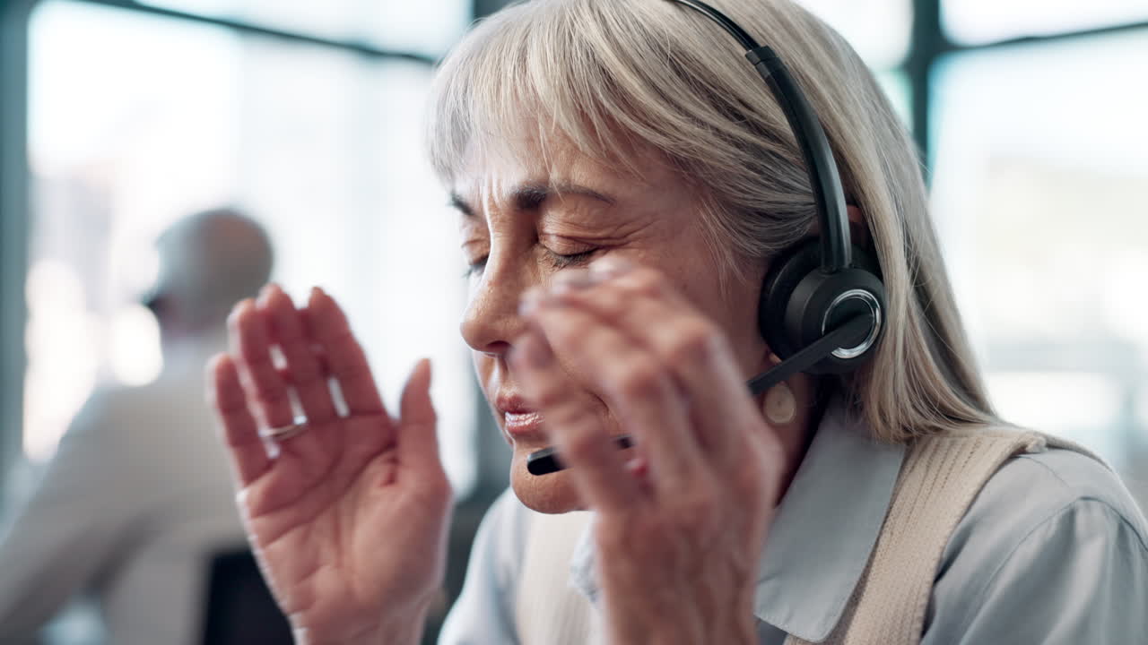 스트레스를 받은 고객 서비스 담당자