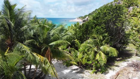 Vista-Aérea-De-Grande-Soeur,-Una-Isla-De-Las-Seychelles