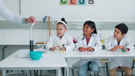 ciencia, experimento y reacción con los estudiantes