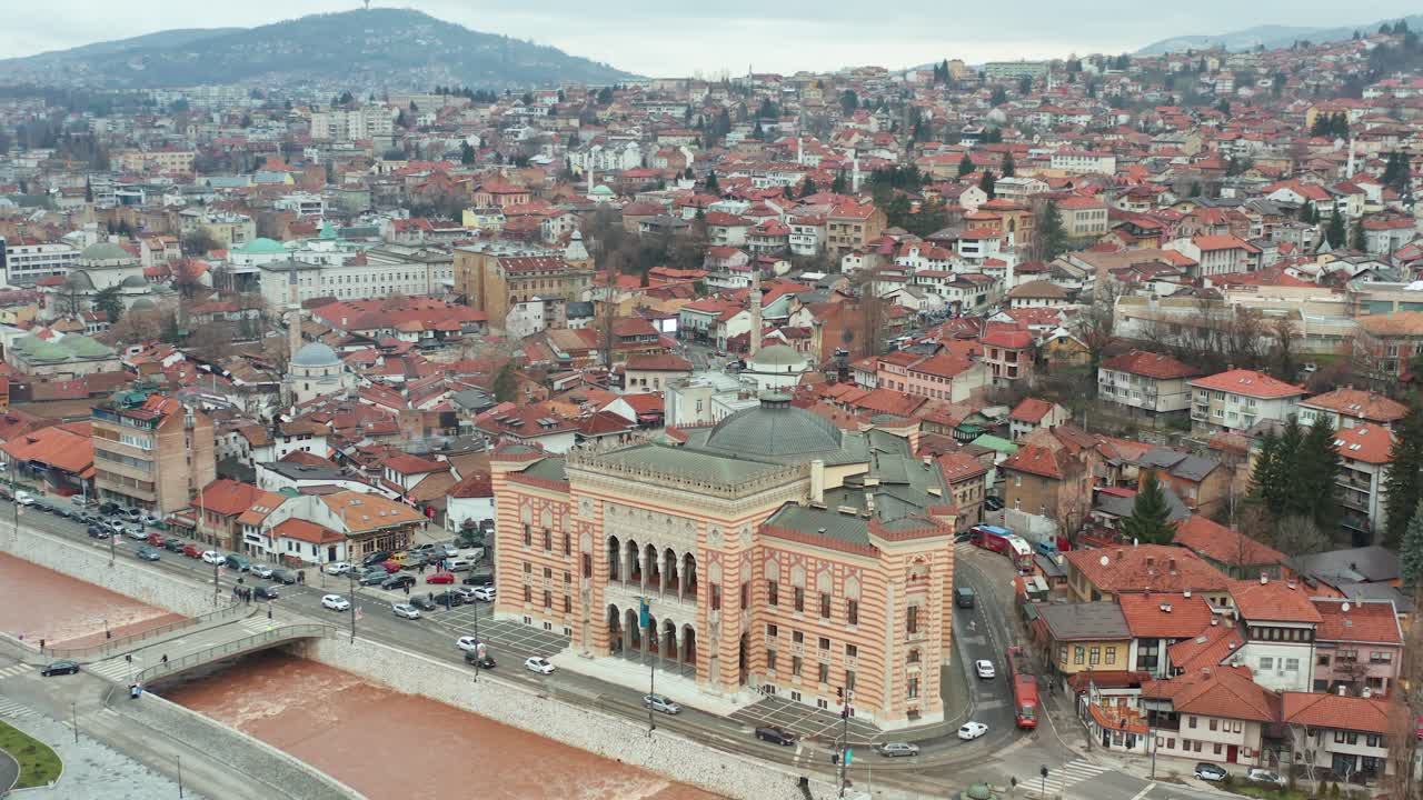 paisaje urbano de sarajevo, bosnia y herzegovina - toma aérea de drones