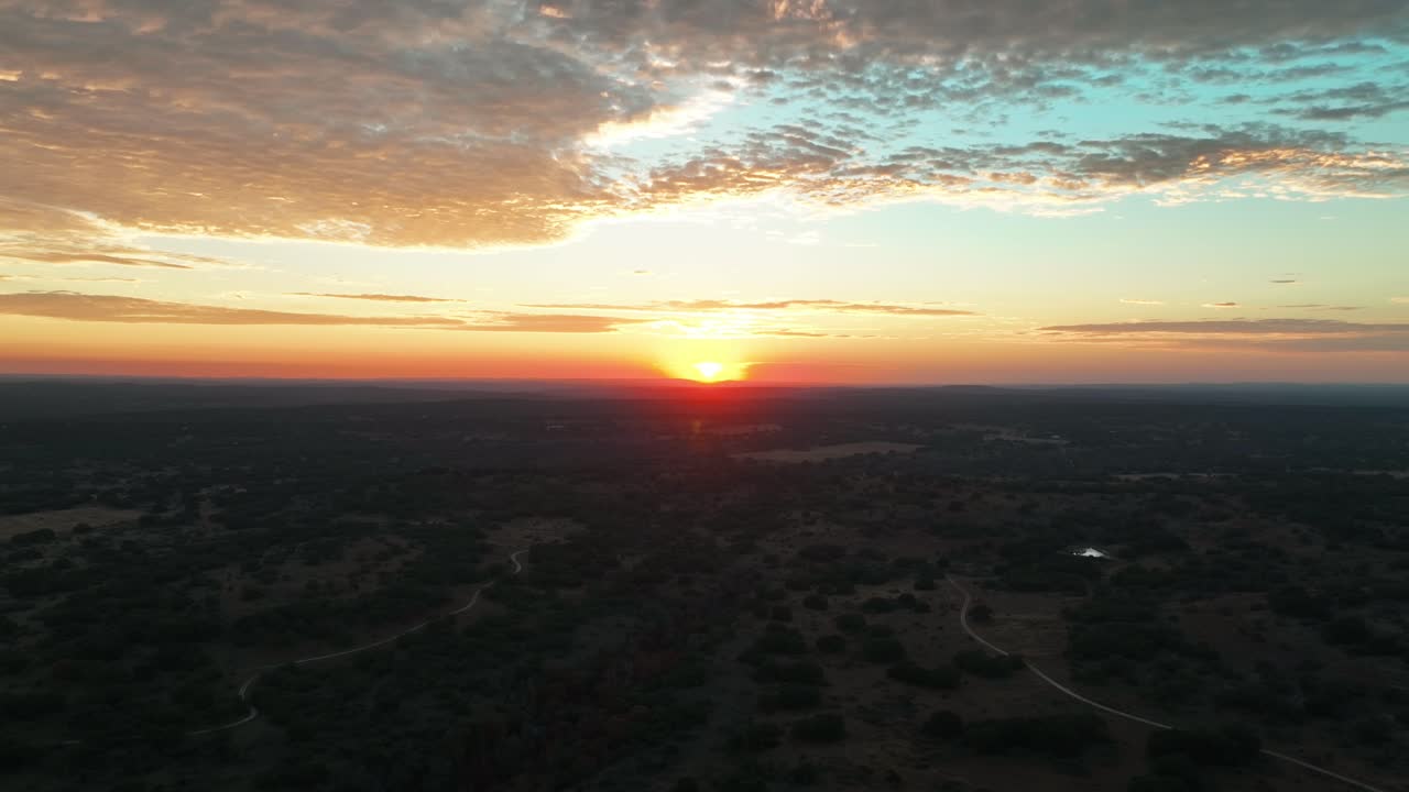 espectacular paisaje natural en el desierto de moab durante la puesta de sol en utah, ee.uu.