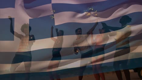 animación de agitar la bandera de grecia sobre un grupo de amigos en la playa