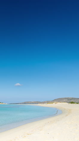 Playa-De-Simos-En-La-Isla-De-Elafonissos,-Grecia-En-Vertical.