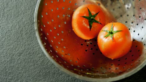 tomatoes in a pan 4k