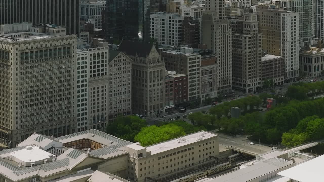 Aerial view of Chicago showing buildings and green spaces in the city