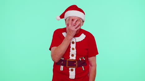 Upset-senior-Christmas-old-man-making-face-palm-gesture,-feeling-bored,-disappointed,-bad-result