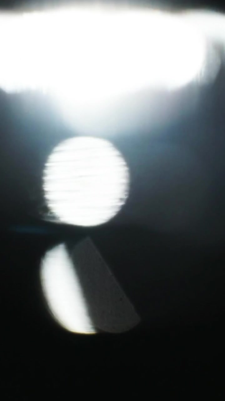 Vazamentos de Luz Abstratos e Efeitos de Reflexo de Lente em Fundo Escuro