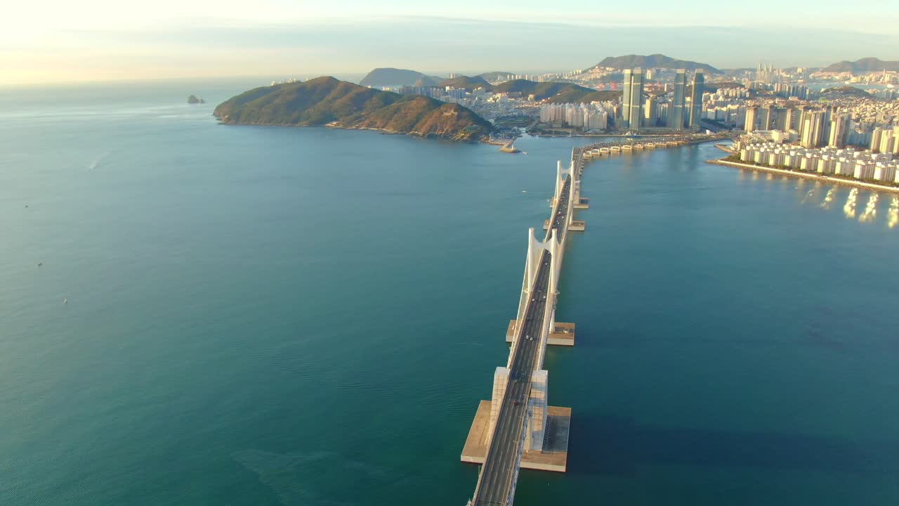 puente gwagan, vista aérea de drones de busan corea en 4k