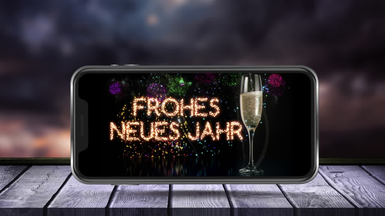Animatie van 'Frohes Neues Jahr' tekst en glas champagne op smartphonescherm en vuurwerk