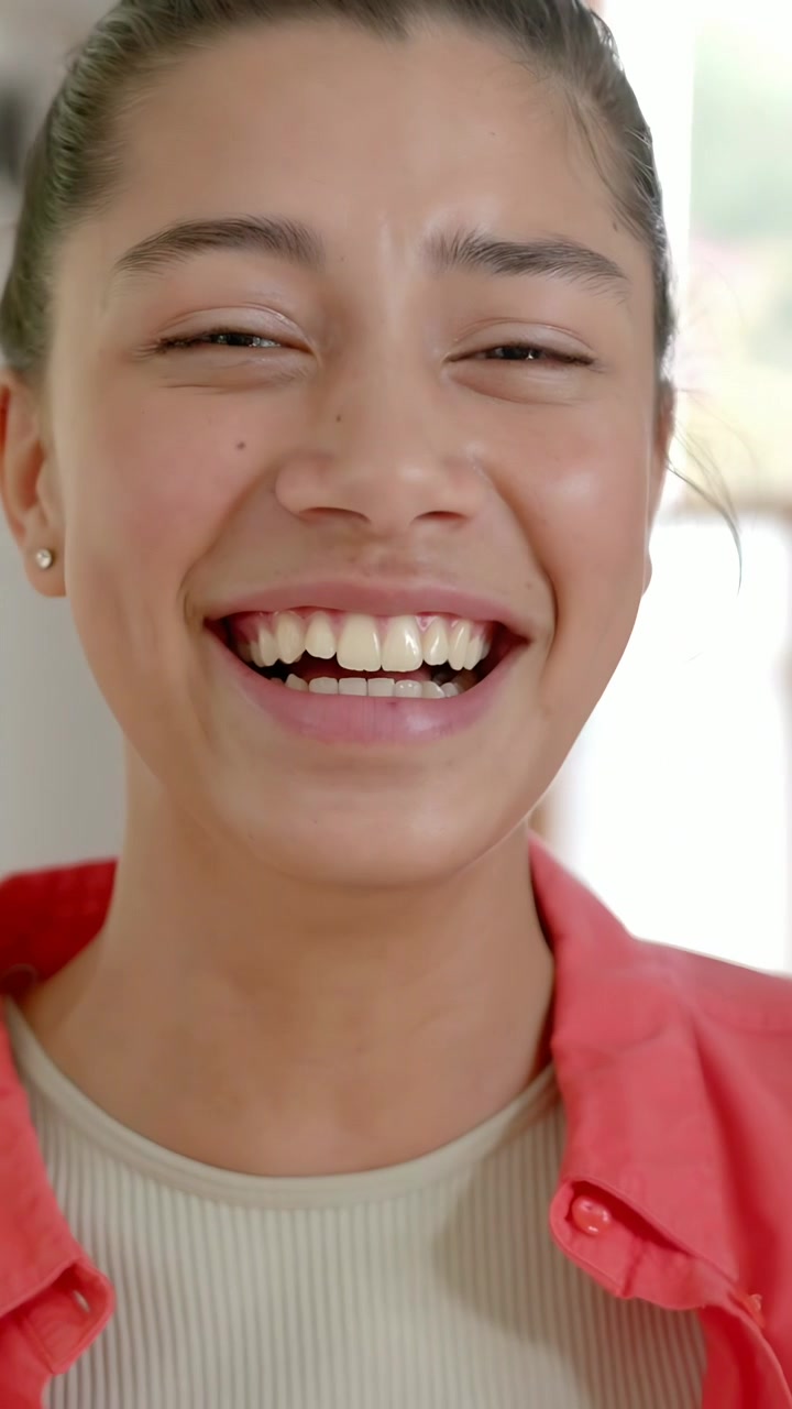 Vertical video: Teen female laughing, camera moving closer causing sheer circles popping for ads