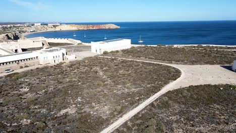 Festung-In-Portugal-Von-Der-Linken-Seite