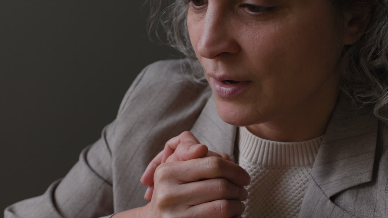 Woman Talking/Gesturing