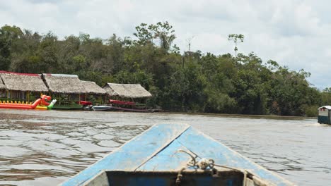viaje por el río amazónico en barco, iquitos peru - 4k 24fps