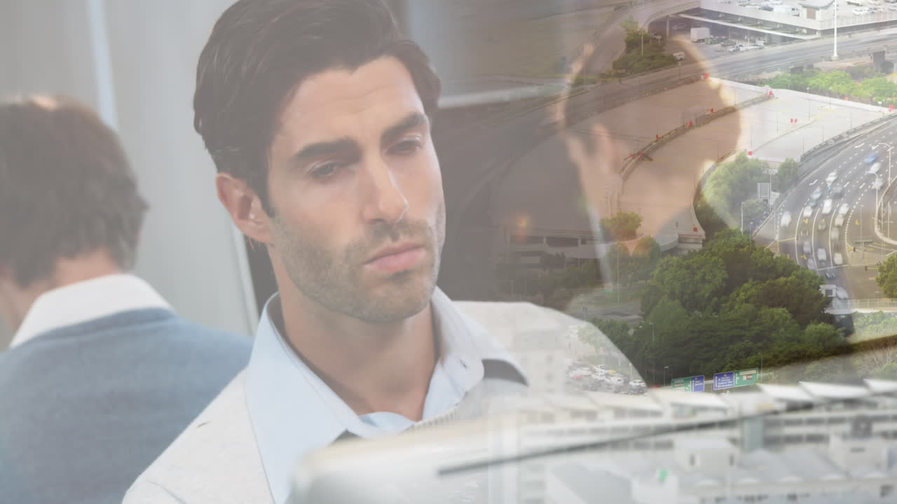 animación de diversas personas de negocios en la oficina sobre el paisaje urbano