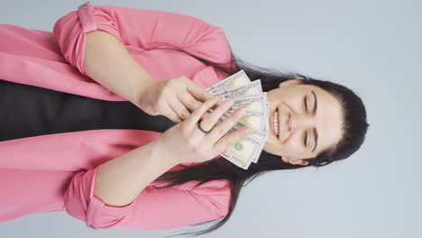 Vertical-video-of-Business-woman-who-loves-money.