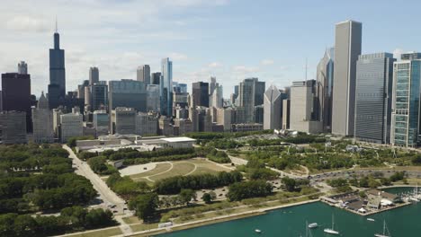 Horizonte-Del-Centro-De-Chicago-En-Un-Hermoso-Día-De-Tarde-De-Verano