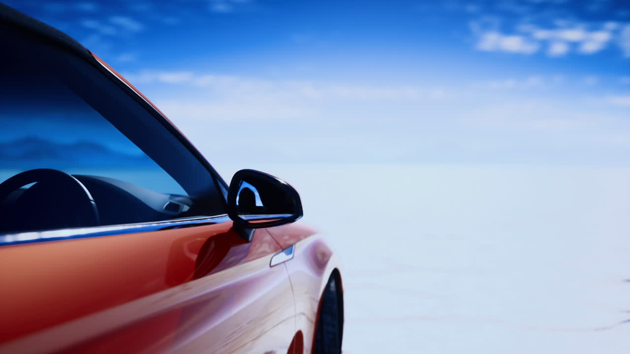 Auto sportiva rossa parcheggiata su una vasta distesa di sale bianca sotto un cielo azzurro e limpido.