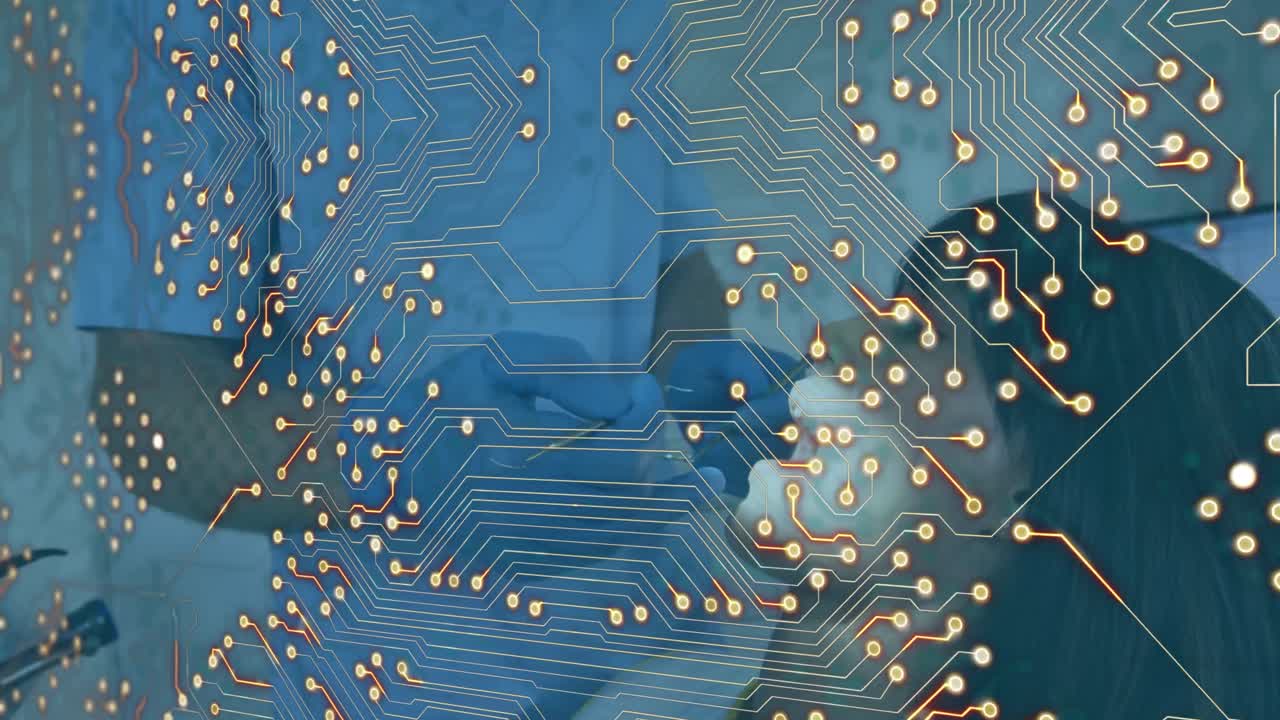 animación del procesamiento de datos sobre un dentista que trata a una paciente femenina biracial