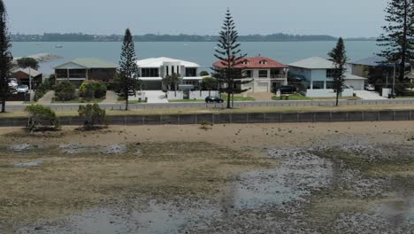 Car-driving-along-panoramic-road-of-Cleveland-Point-Recreation-Reserve,-Queensland-in-Australia