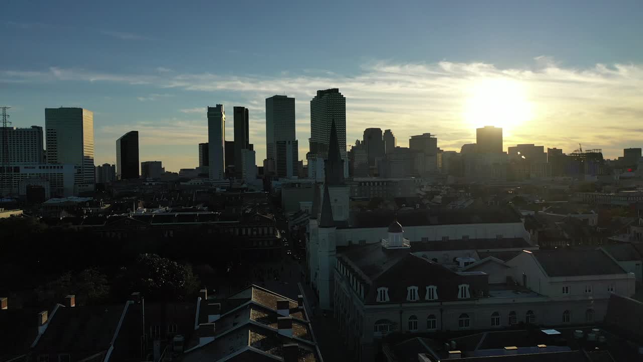 세인트를 향해 윙윙