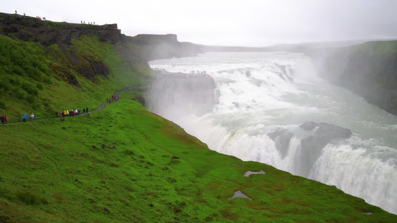 paisaje de la cascada de gullfoss en islandia.
