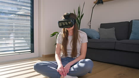 mujer sumergiéndose en un mundo virtual usando un auricular vr, vista frontal