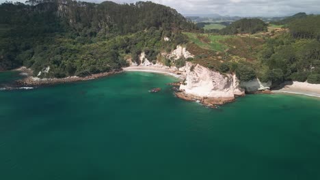 Watching-clouds-roll-in-over-Cathedral-cove,-New-Zealand