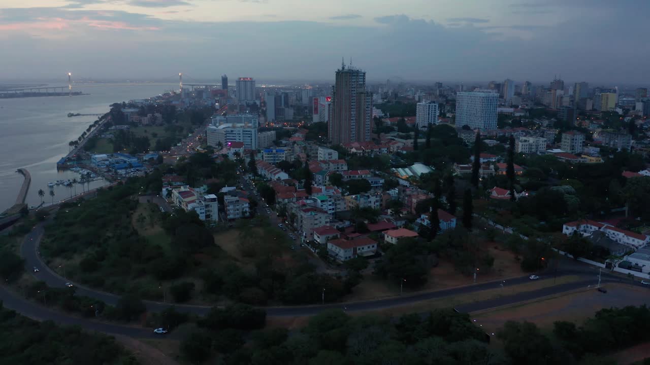 mozambique - skyline maputo, drone 4k, crepúsculo