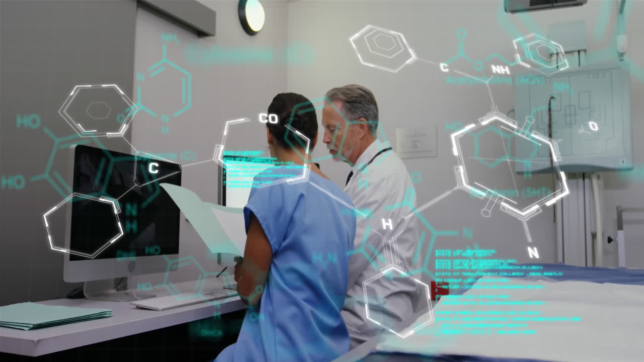 animación de códigos, estructura molecular sobre médicos caucásicos discutiendo informes médicos en el hospital