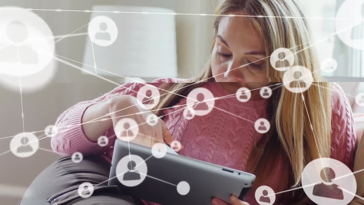 animación de una red de conexiones con iconos sobre una mujer caucásica usando un teléfono inteligente