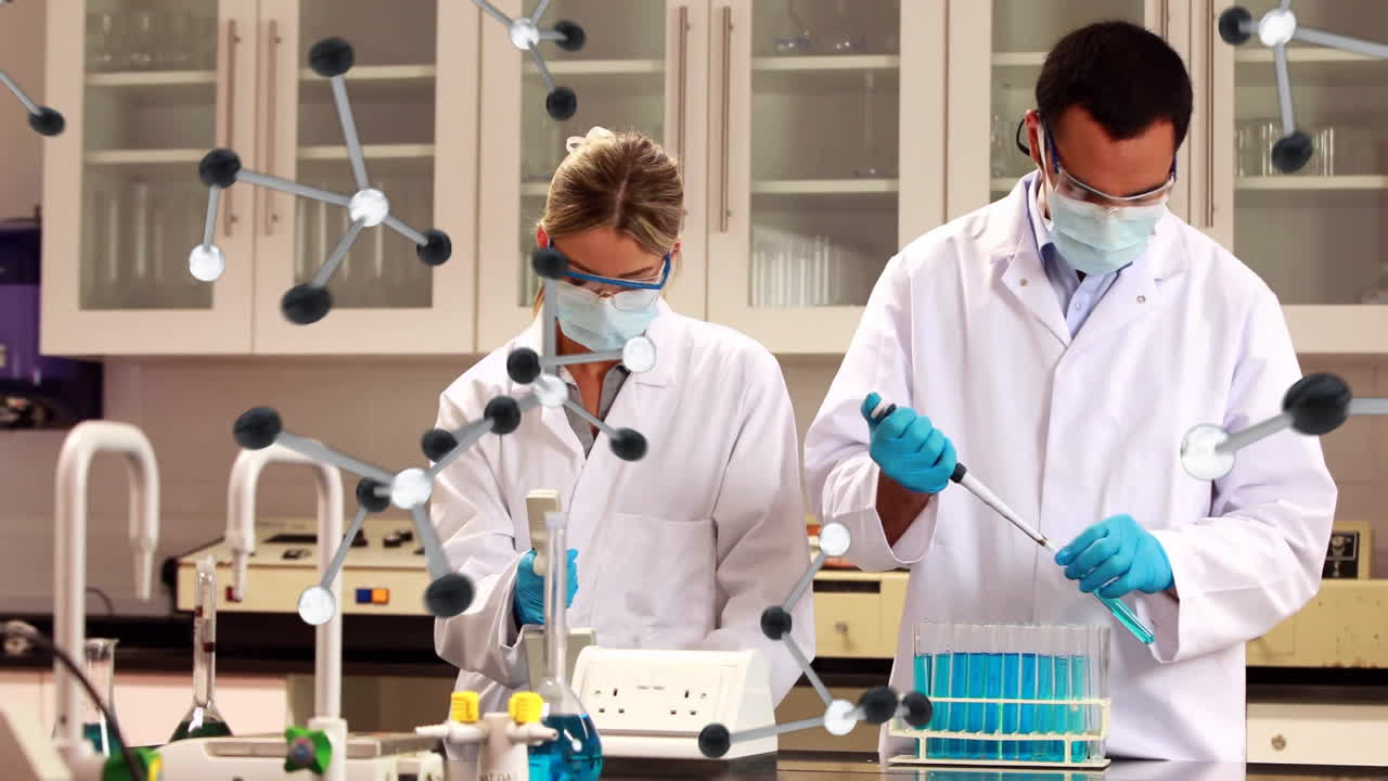 animación de moléculas que caen sobre científicos caucásicos haciendo un experimento