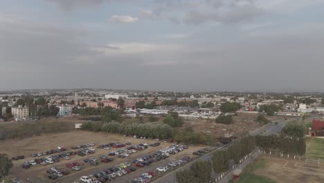 sobrevuelo en cuautitlan méxico, casas, apartamentos, edificios, estacionamientos y cilo en destrucción, estación de tren, suburbios de cuautitlán