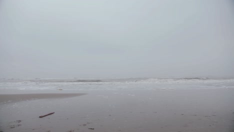 View-of-incoming-waves-during-a-super-foggy-morning