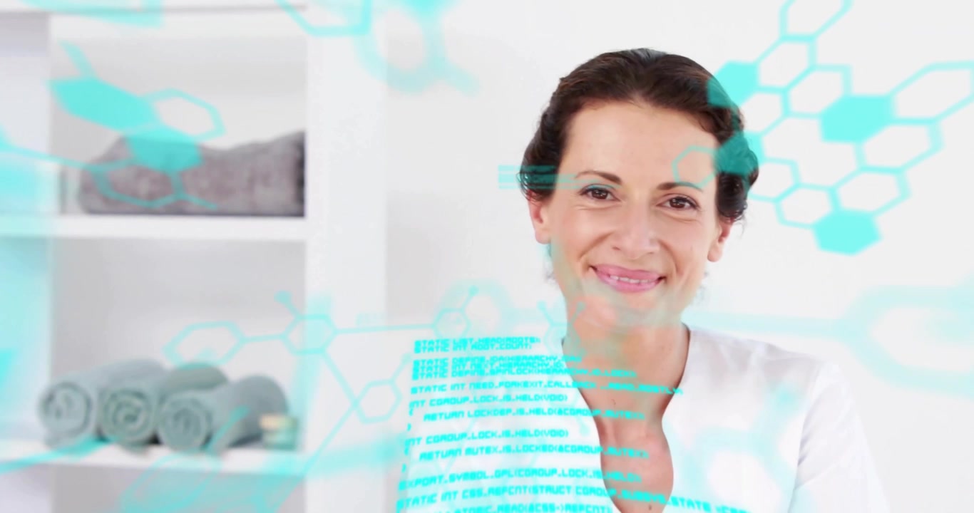 Cliente deitado com mapa muscular ativado, terapeuta aplicando movimentos de amassamento com o antebraço em um spa.