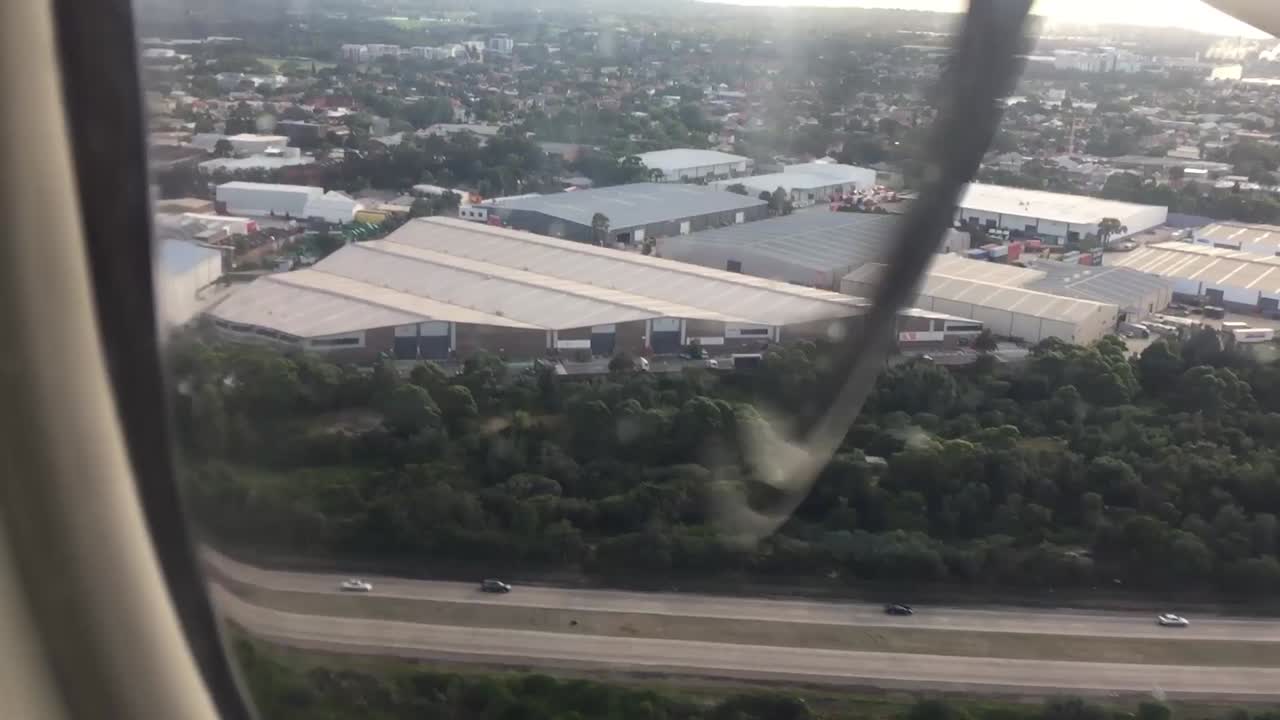 avión de hélice en vuelo